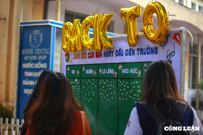 ha noi 50 hoc sinh khoi 12 bat dau den truong hoc truc tiep hinh 4
