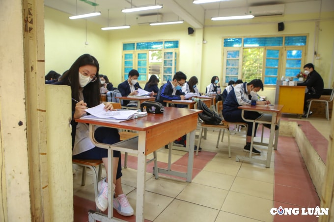 ha noi 50 hoc sinh khoi 12 bat dau den truong hoc truc tiep hinh 13
