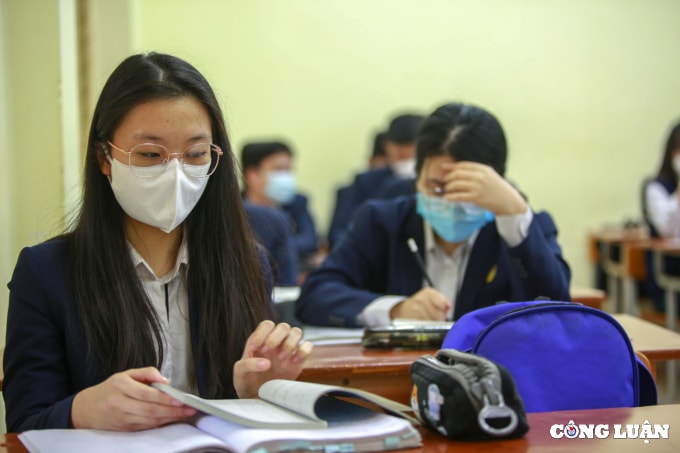 ha noi 50 hoc sinh khoi 12 bat dau den truong hoc truc tiep hinh 11