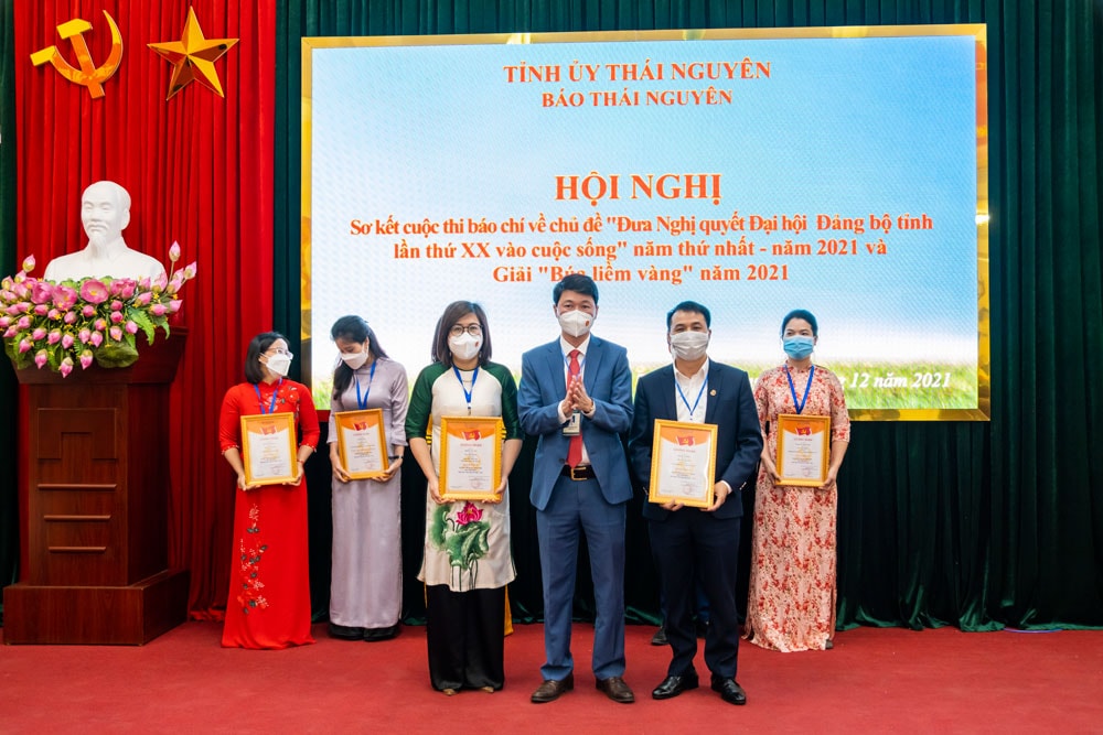 bao thai nguyen lua chon 33 tac pham doat giai tai 2 cuoc thi bao chi hinh 1