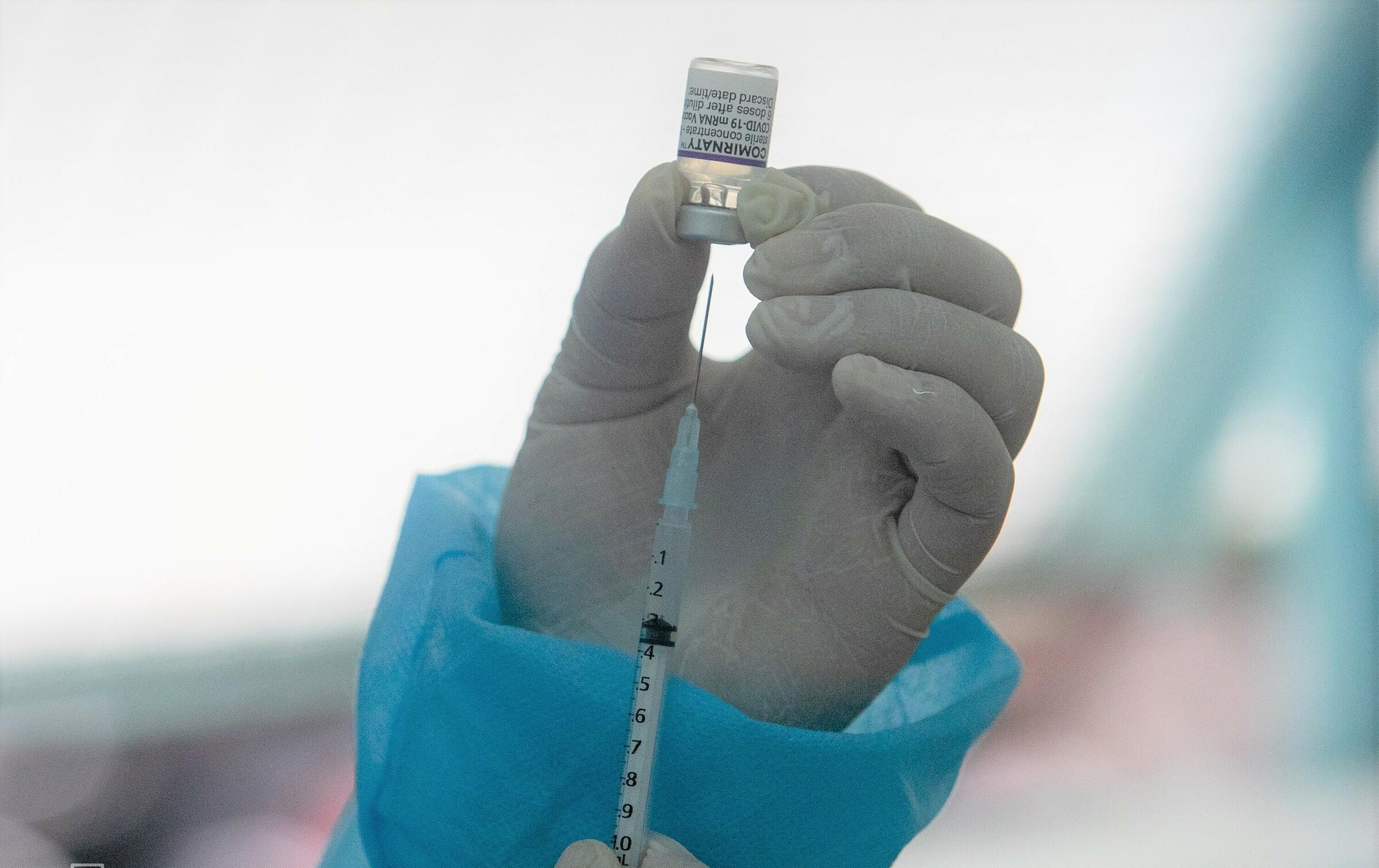 vinh long trien khai tiem vaccine mui 3 cho nguoi dan trong thang 12 hinh 1