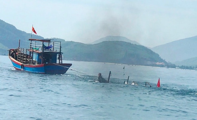 cuu thanh cong 12 thuyen vien tau ca bi dam chim tren bien hinh 1