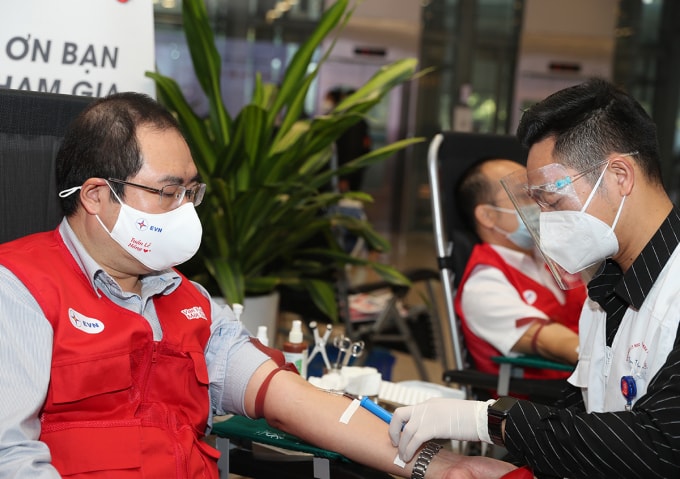 evn phat dong chuong trinh hien mau tuan le hong evn lan thu vii hinh 3