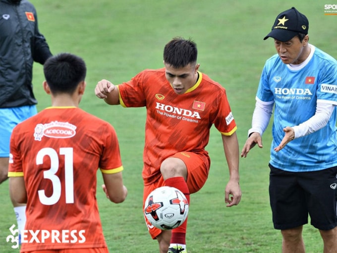 ly cong hoang anh sap sang singapore cung dt viet nam du aff cup 2020 hinh 1