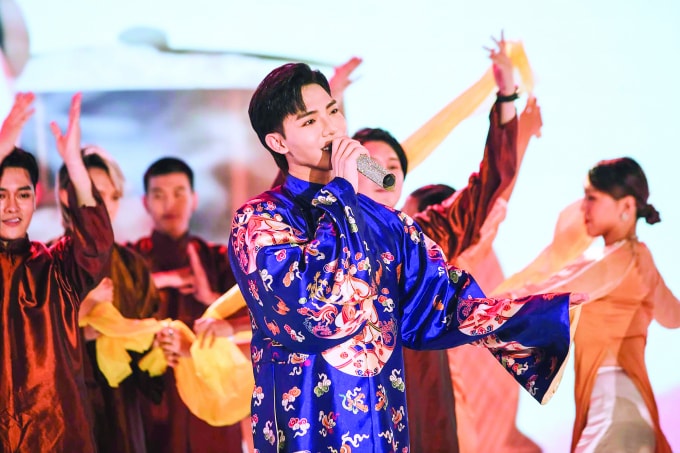 erik  tu hoang tu nhac phim den quan quan the heroes 2021 hinh 1