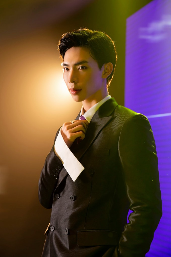 erik  tu hoang tu nhac phim den quan quan the heroes 2021 hinh 2