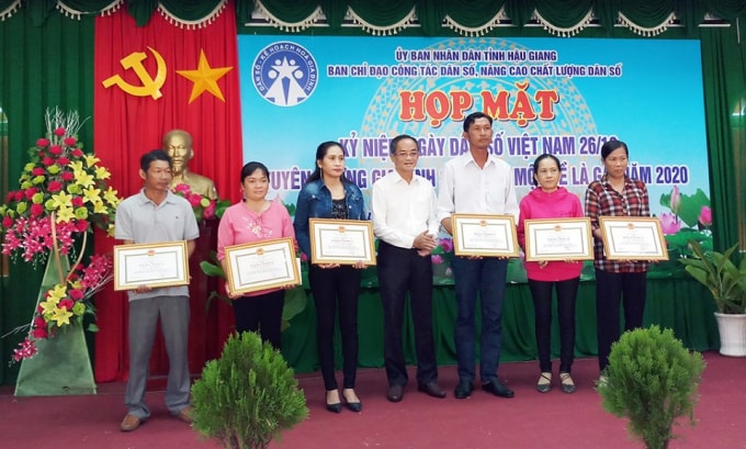 nha bao hong diem bao hau giang khong vi muon co tin som ma dua tin sai hinh 1