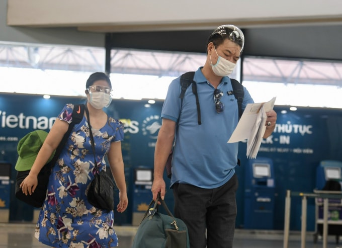 vietnam airlines no luc cam cu qua dai dich go het ghe ngoi chuyen doi may bay cho khach sang van chuyen hang hoa hinh 2
