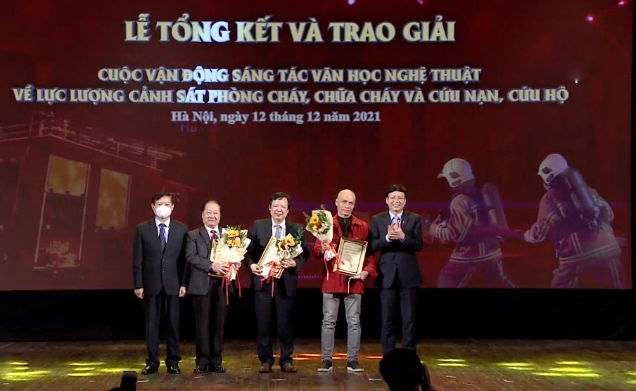 co vu khich le nguoi chien si luon vung vang y chi dung cam vi binh yen cuoc song hinh 3