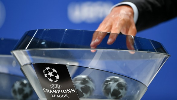 messi dung do ronaldo o vong 1 8 champions league hinh 1