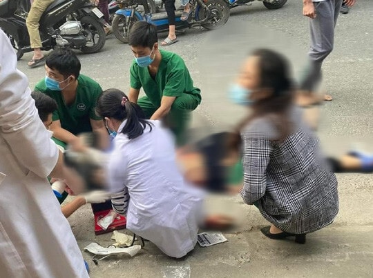 mau thuan ca nhan nam sinh lop 11 dung dao bam dam chet nguoi hinh 1