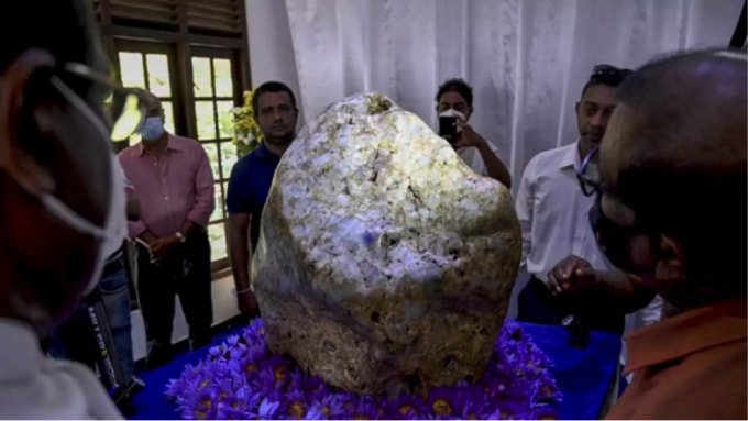 phat hien khoi da quy hiem nang 310 kg tai sri lanka hinh 1