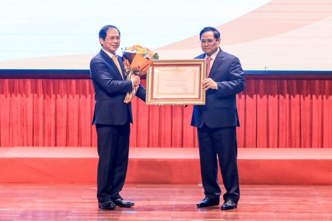 ngoai giao chon le phai lon cua thoi dai la hoa binh huu nghi hop tac va phat trien hinh 2