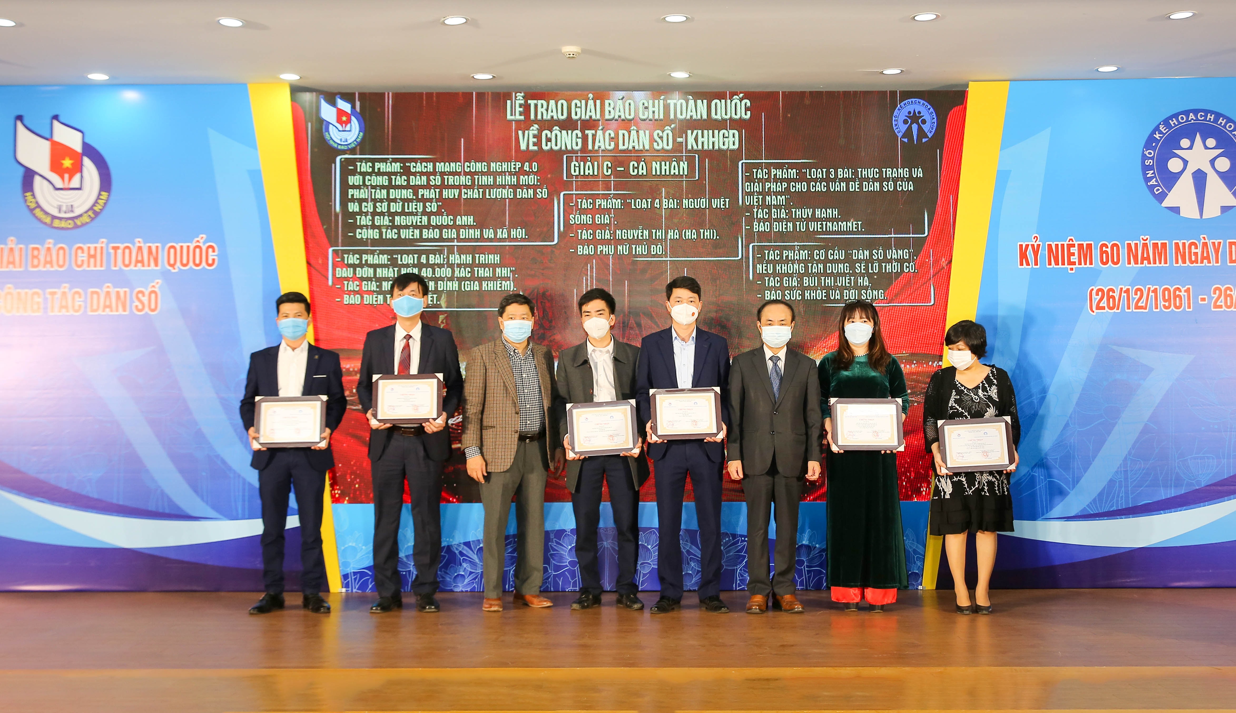 trao giai bao chi toan quoc ve cong tac dan so hinh 6