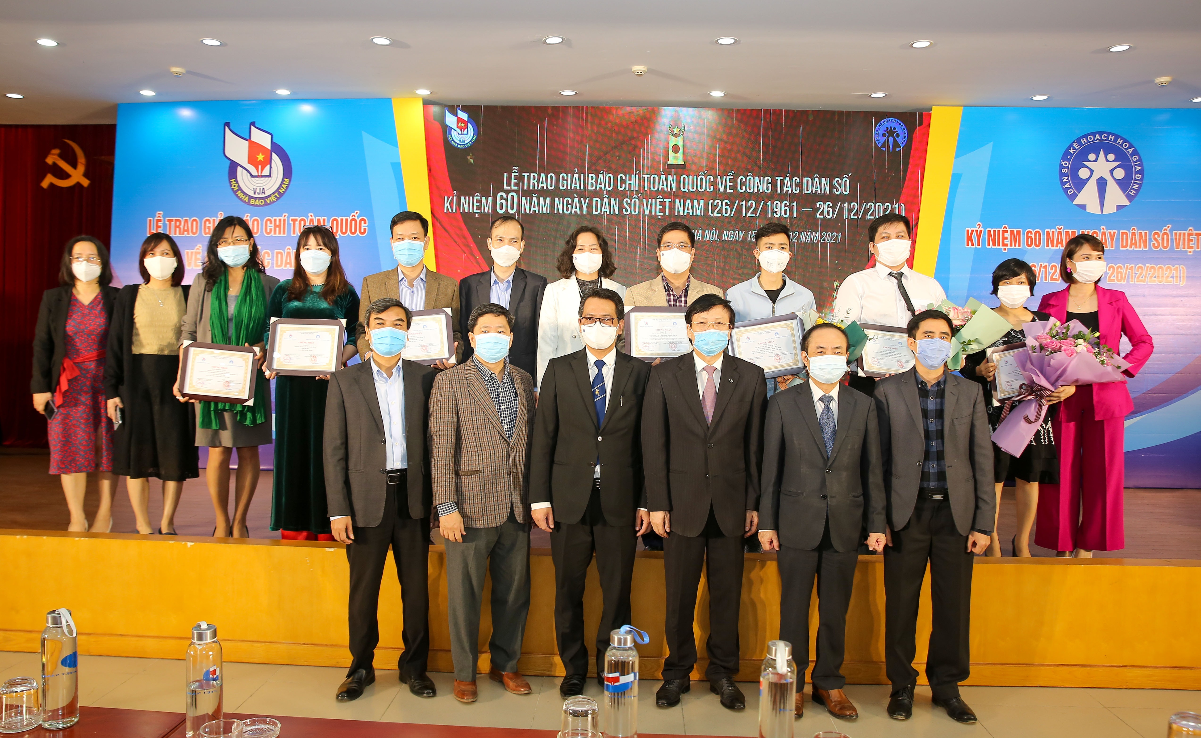 trao giai bao chi toan quoc ve cong tac dan so hinh 7