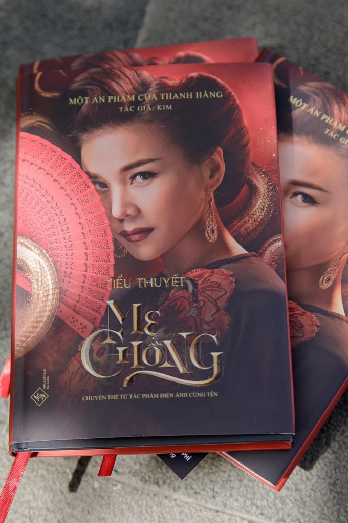 thanh hang ra mat phien ban tieu thuyet cua phim me chong hinh 2