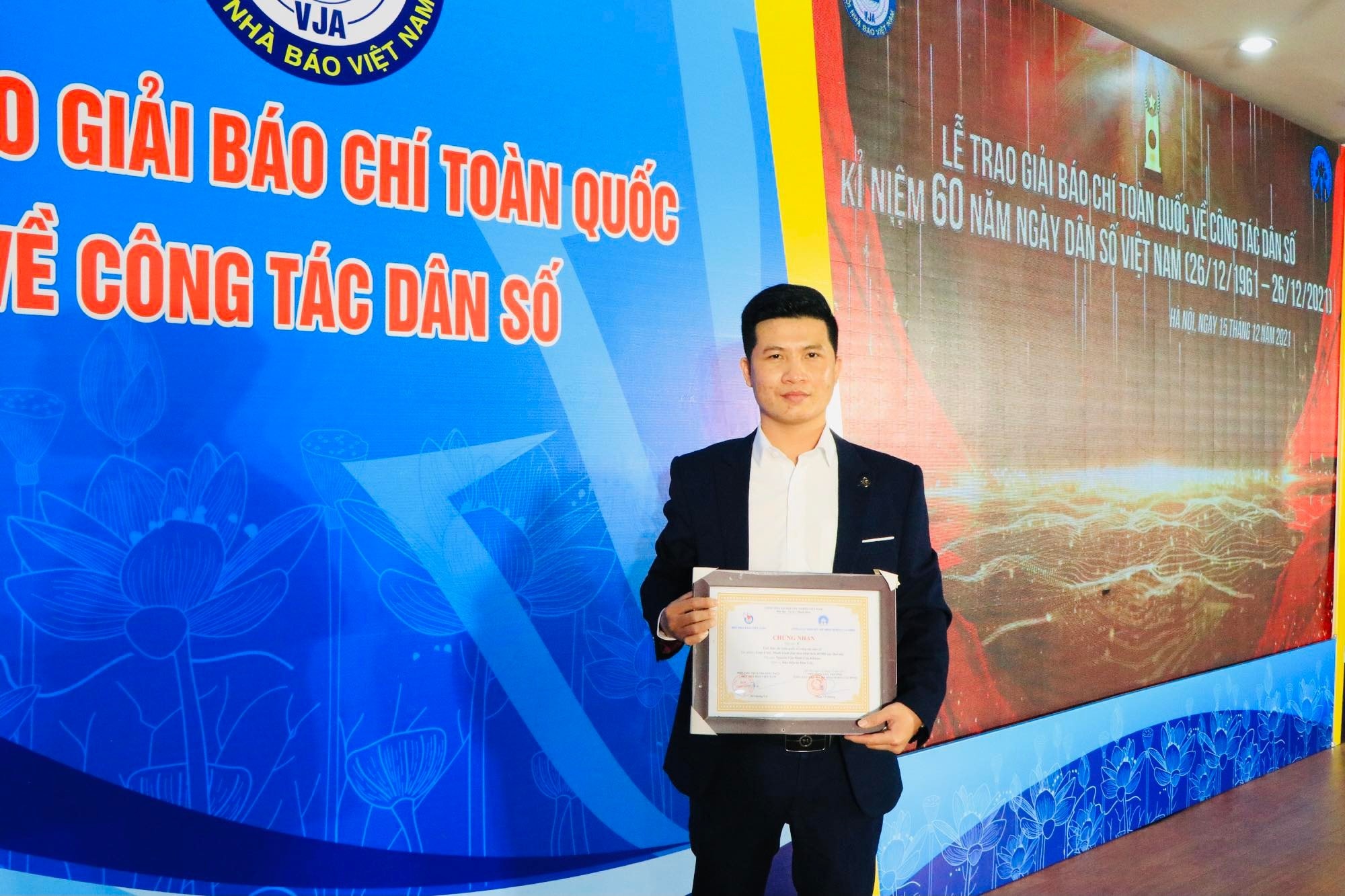 moi tac pham ve cong tac dan so deu tham dam tinh than trach nhiem tinh nhan van cao ca hinh 4