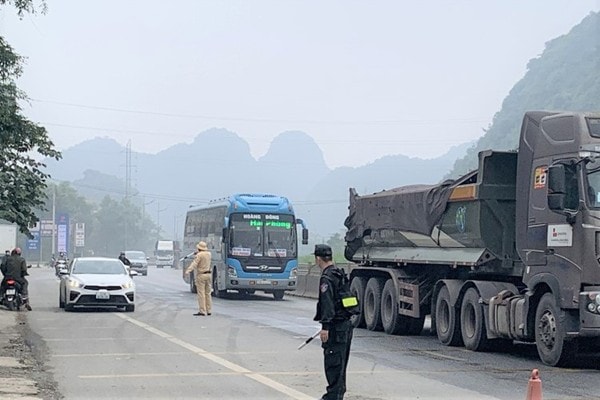 ninh binh thay cong van cach ly nguoi ve tu ha noi hinh 1