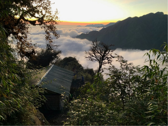ngam binh minh va hoang hon tren dinh ngu chi son de nhat hung son tay bac hinh 6