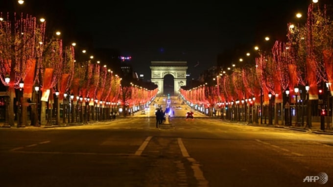 paris huy ban phao hoa vao giang sinh va nam moi vi lo so omicron hinh 1
