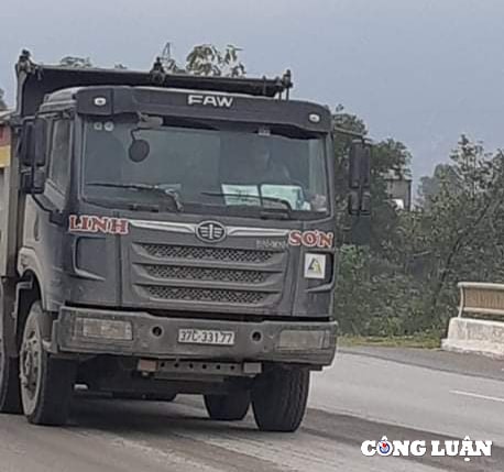 nguoi dan bat an vi cac hung than tren quoc lo tai nghe an hinh 11