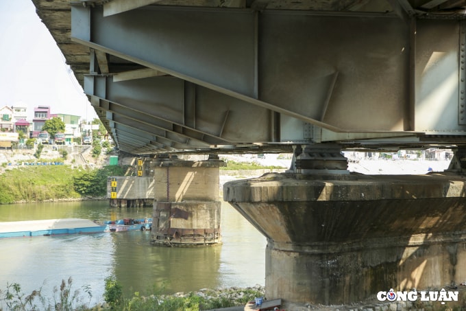 can canh tinh trang xuong cap nghiem trong cua cau duong ha noi hinh 8