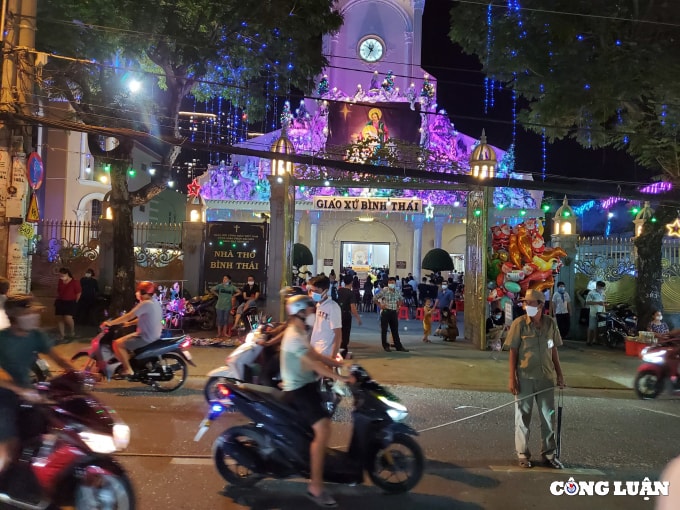 khong con canh ket xe xom dao o tp hcm van nhon nhip trong dem giang sinh hinh 2