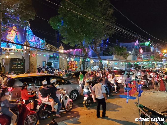 khong con canh ket xe xom dao o tp hcm van nhon nhip trong dem giang sinh hinh 1