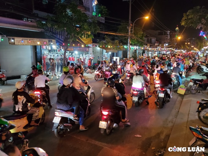 khong con canh ket xe xom dao o tp hcm van nhon nhip trong dem giang sinh hinh 5
