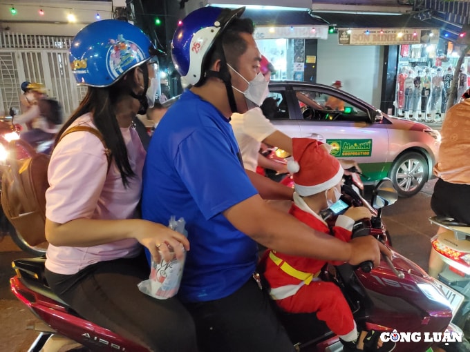 khong con canh ket xe xom dao o tp hcm van nhon nhip trong dem giang sinh hinh 6