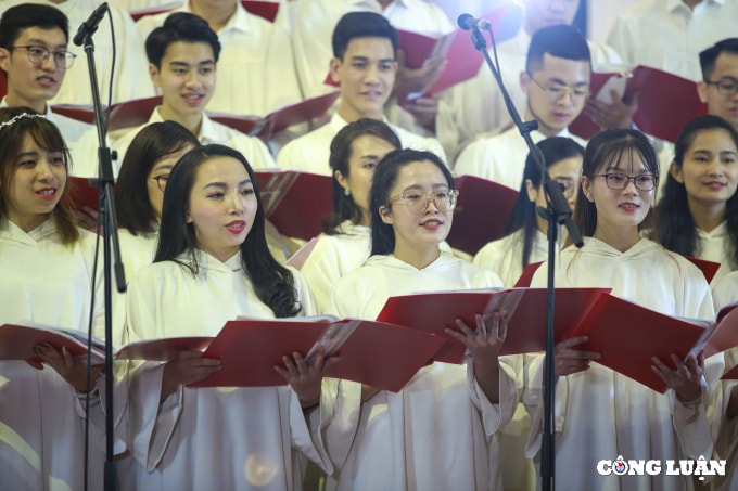 hinh anh dac biet tai nha tho lon ha noi trong dem giang sinh 2021 hinh 9