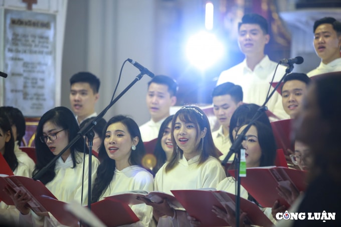 hinh anh dac biet tai nha tho lon ha noi trong dem giang sinh 2021 hinh 8