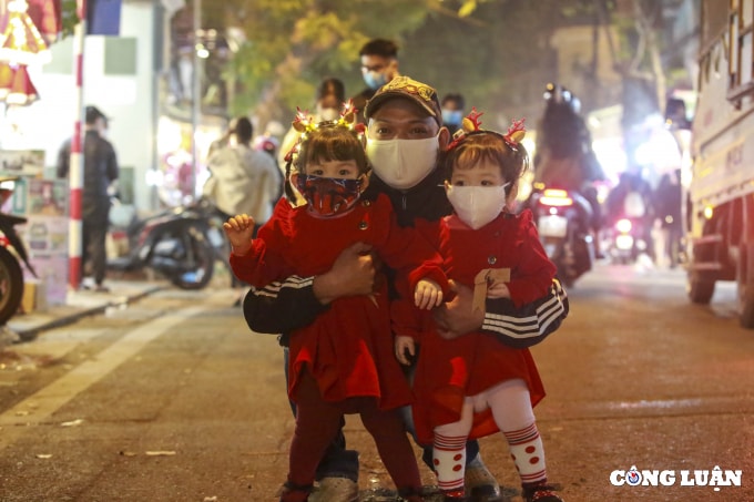 hinh anh dac biet tai nha tho lon ha noi trong dem giang sinh 2021 hinh 17