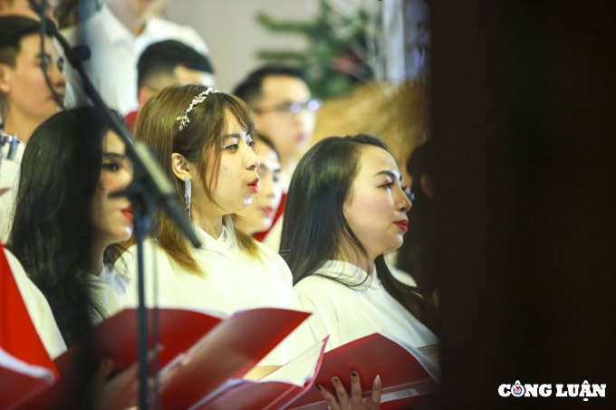 hinh anh dac biet tai nha tho lon ha noi trong dem giang sinh 2021 hinh 11