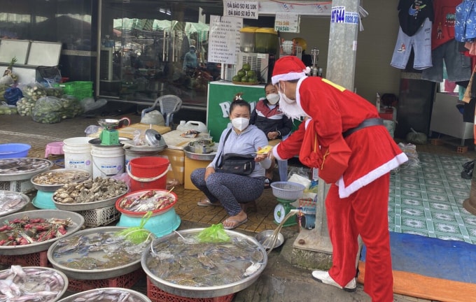 nam a bank dua giang sinh am ap den moi mien hinh 4