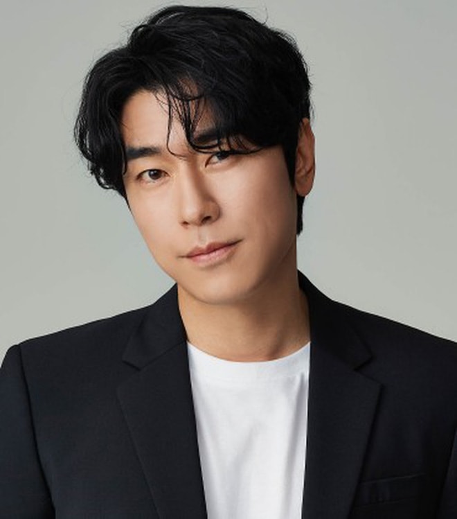 nam dien vien reply 1997 lee si eon ket hon hinh 2