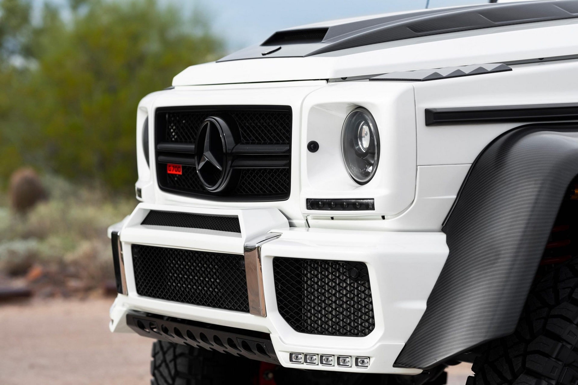 chiem nguong mau xe mercedes amg g 63 6x6 phien ban do brabus hinh 4
