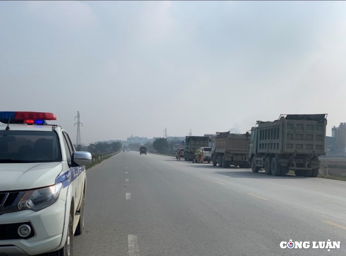 csgt manh tay dep binh doan xe vi pham sau phan anh cua bao nha bao va cong luan hinh 1