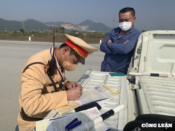 csgt manh tay dep binh doan xe vi pham sau phan anh cua bao nha bao va cong luan hinh 10