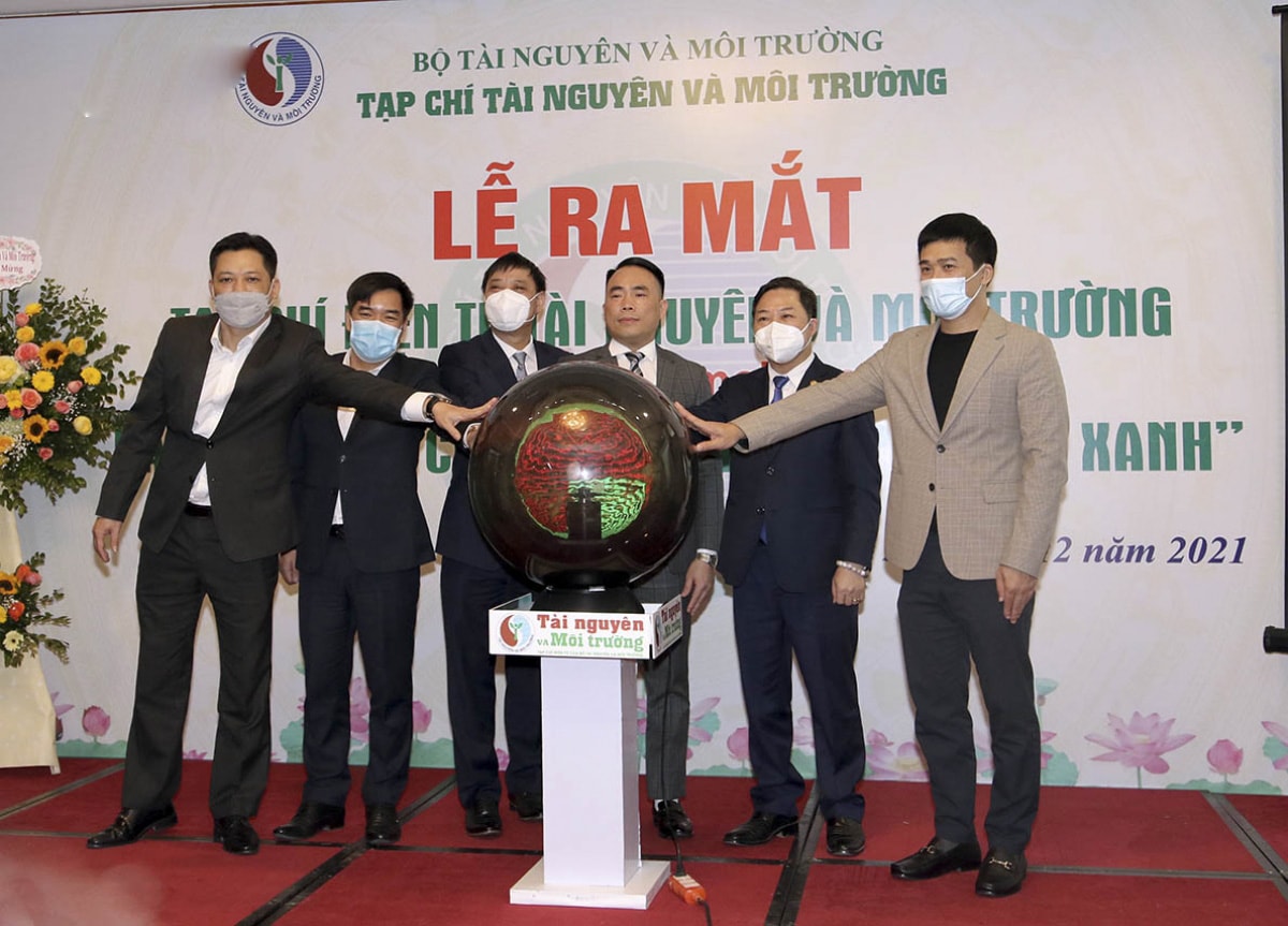 ra mat tap chi dien tu tai nguyen va moi truong hinh 1