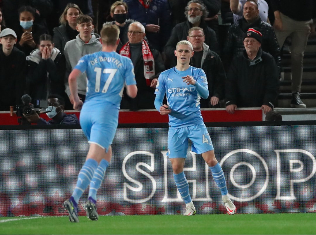 man city de bep brentford o vong 20 ngoai hang anh 2020 21 hinh 4