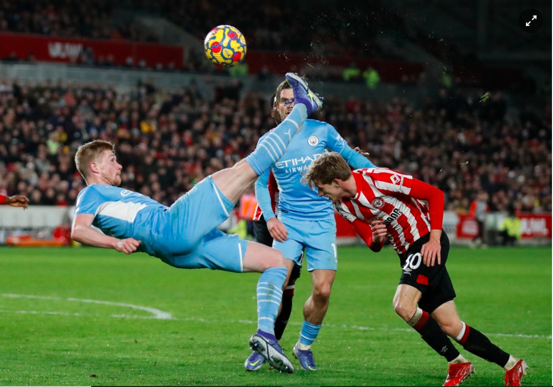 man city de bep brentford o vong 20 ngoai hang anh 2020 21 hinh 8
