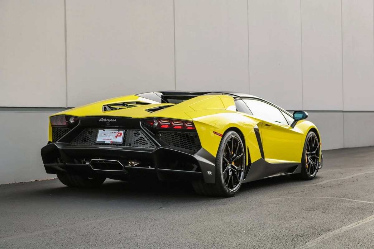 sieu xe lamborghini aventador 50th anniversario duoc ban dau gia hinh 2
