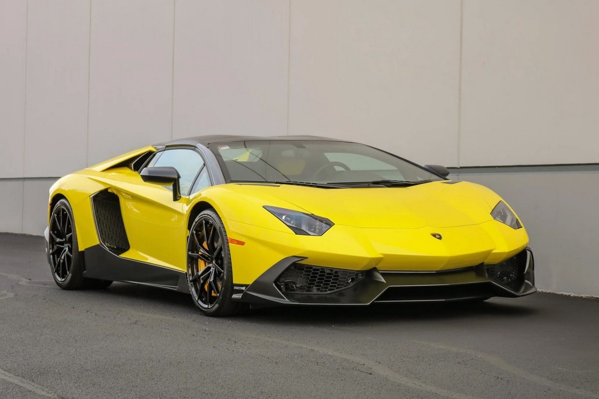 sieu xe lamborghini aventador 50th anniversario duoc ban dau gia hinh 1