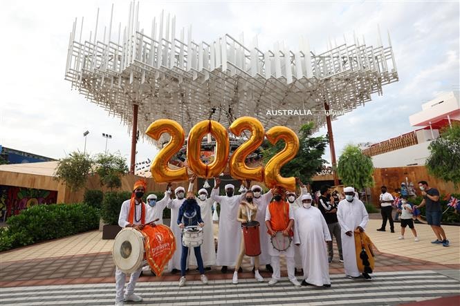 the gioi chao nam moi 2022 voi noi lo omicron hinh 1