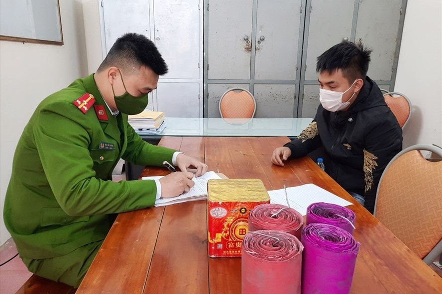 mua hon 100kg phao no thanh nien 18 tuoi o hai duong bi bat giu hinh 1