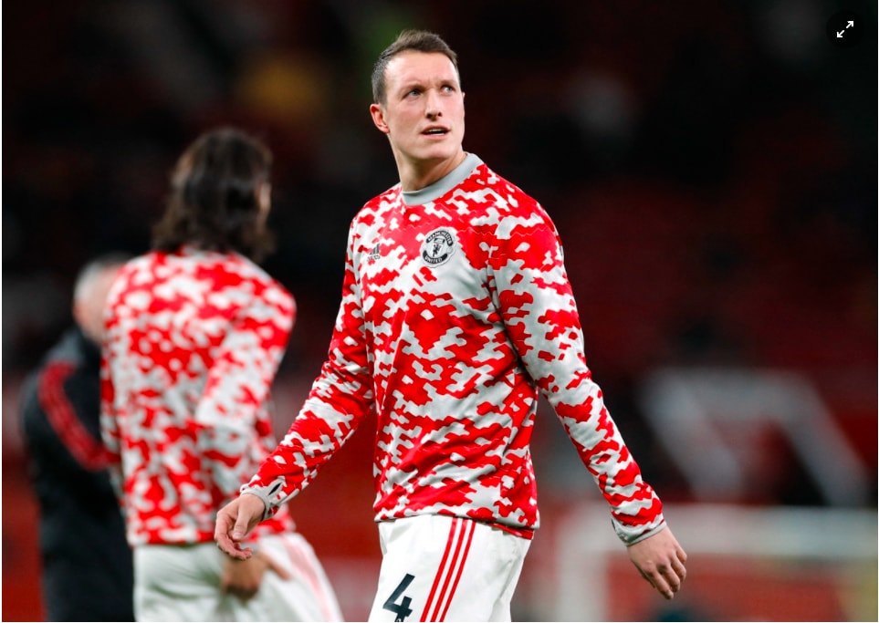 phil jones tro lai doi hinh mu sau hon 700 ngay hinh 1