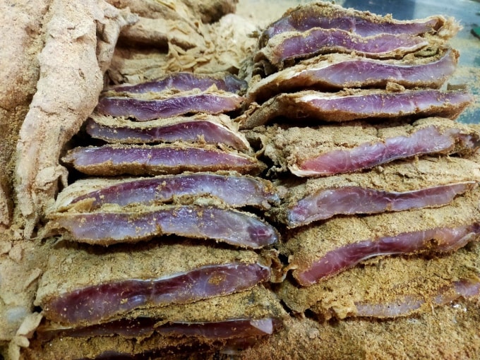 dac san tien vua nuom nuop ra pho hinh 2