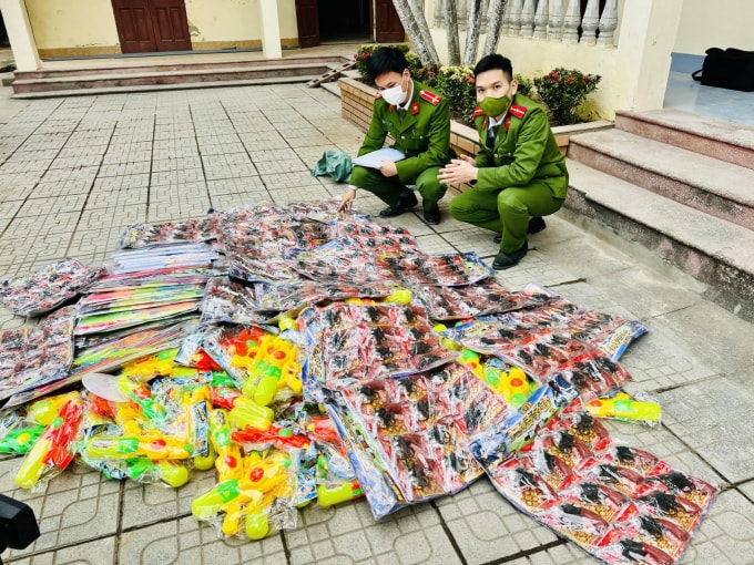thu giu gan 500 khau sung do choi kich dong bao luc hinh 1