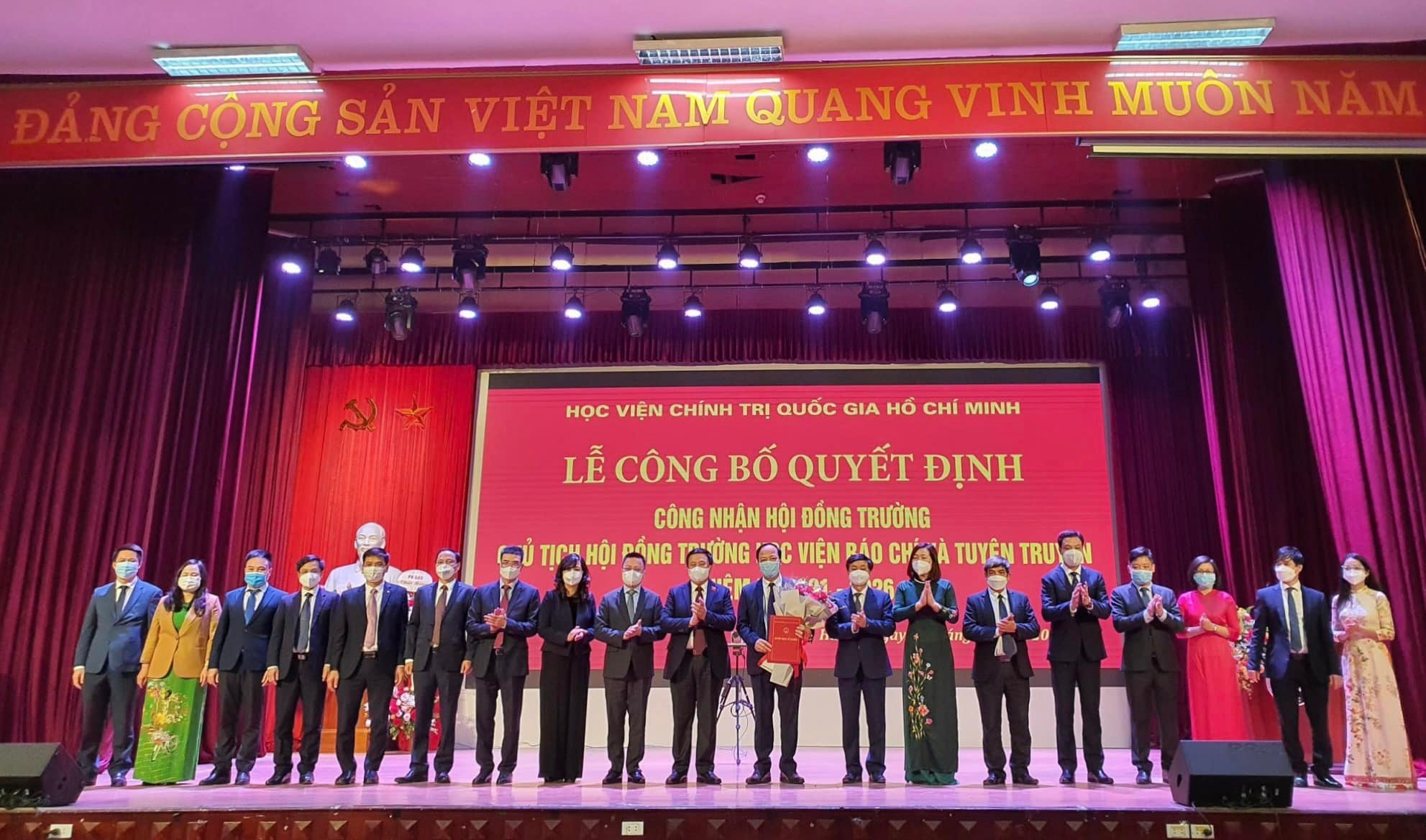 trao quyet dinh cong nhan hoi dong truong va chu tich hoi dong truong hoc vien bao chi va tuyen truyen hinh 1